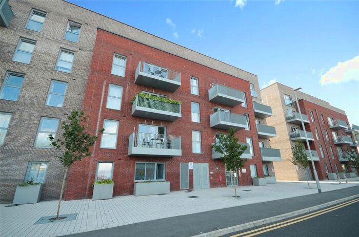 2 Bedroom Flat To Rent In Regina Road, Chelmsford, Essex, CM1