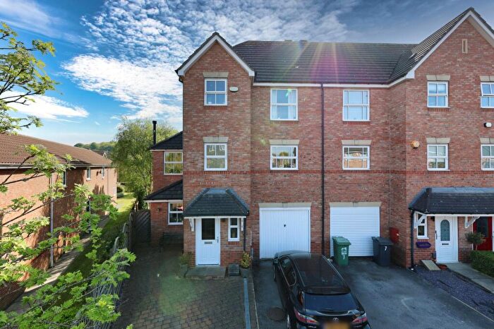 4 Bedroom End Of Terrace House For Sale In Keelham Drive, Leeds, West Yorkshire, LS19