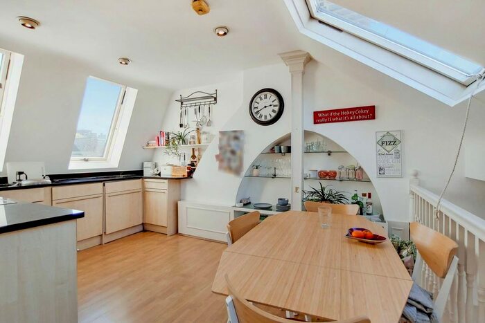 2 Bedroom Flat To Rent In Bishops Road, Fulham, London, SW6