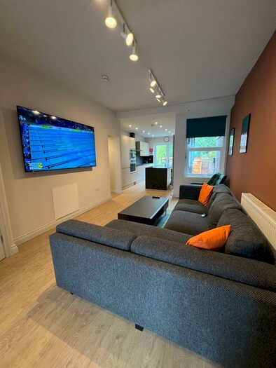 6 Bedroom Terraced House To Rent In Monica Grove, Fallowfield, Manchester, M19