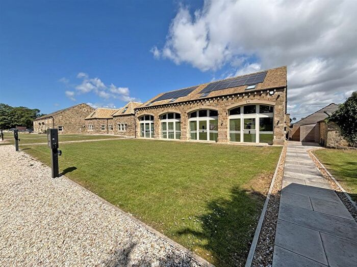 4 Bedroom Mews To Rent In Harewood Avenue, Harewood, LS17