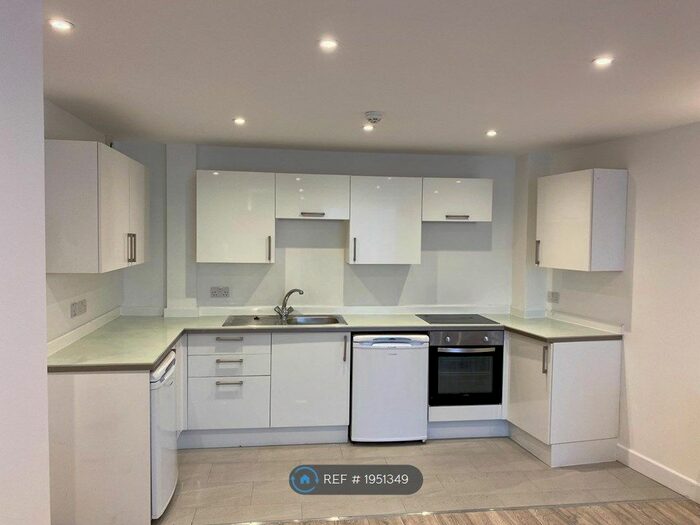 1 Bedroom Flat To Rent In New Cross Road, London, SE14