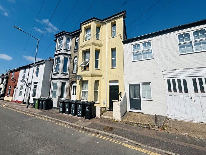 5 Bedroom Terraced House For Sale In Freehold Block Of Flats In Great Yarmouth, NR30