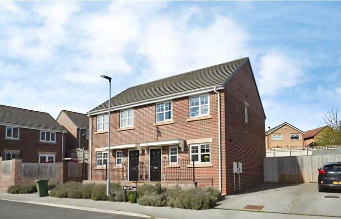 3 Bedroom Semi Detached House To Rent In Wool Chase, Wakefield, WF2