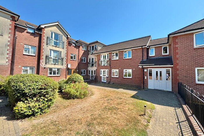 2 Bedroom Flat To Rent In Foxfield, Park Gate, SO31