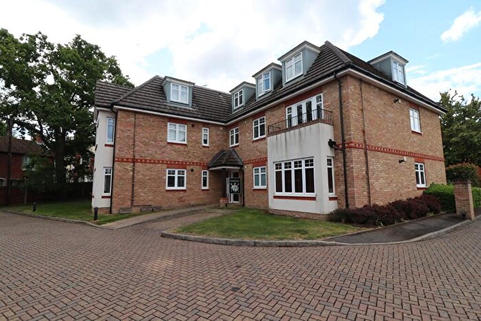 2 Bedroom Apartment For Sale In College Road, Woking, Surrey, GU22