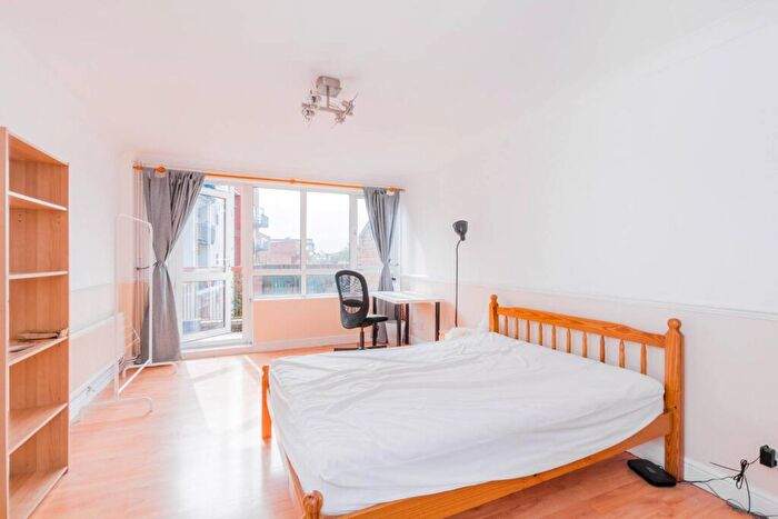 3 Bedroom Maisonette To Rent In Bingfield Street, King's Cross, London, N1