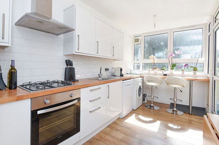 2 Bedroom Flat To Rent In Winterfold Close, Southfields, SW19