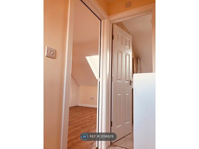 2 Bedroom Flat To Rent In Babington Road, Dagenham, RM8