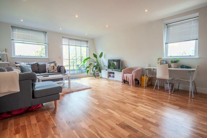3 Bedroom Flat To Rent In Greencroft Gardens, West Hampstead, NW6