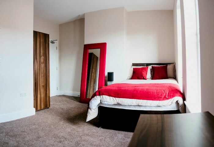 5 Bedroom House Of Multiple Occupation To Rent In Cecil Road, Eccles, M30