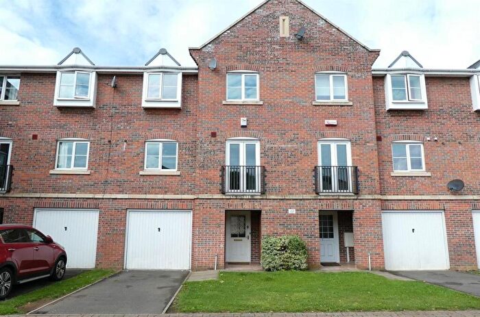 4 Bedroom Terraced House For Sale In Smiths Court, Southbridge, Northampton, NN4