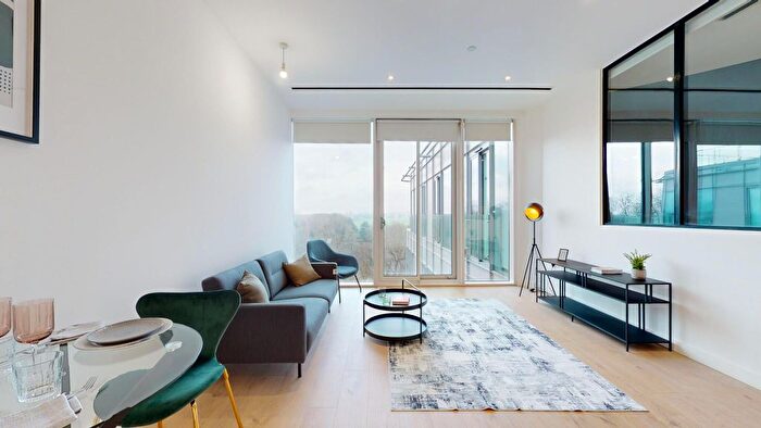 1 Bedroom Flat To Rent In Great West Road, Brentford, TW8