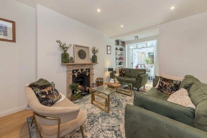 2 Bedroom Flat To Rent In Kensington Park Road, London, W11