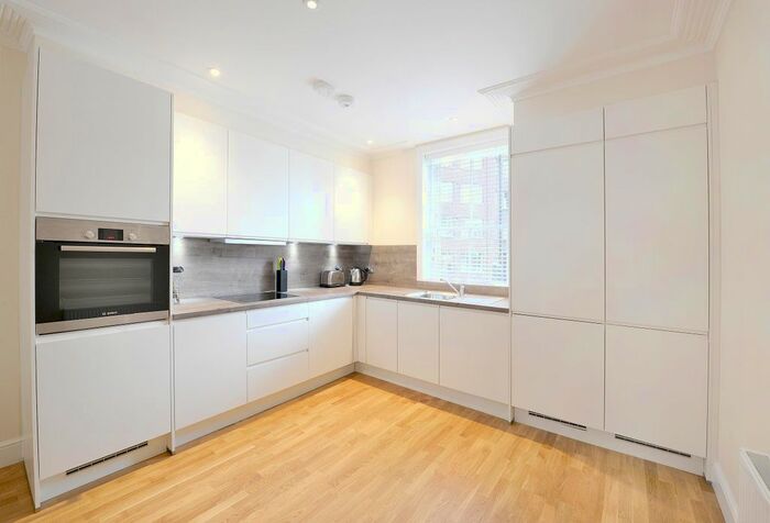 2 Bedroom Flat To Rent In Hamlet Gardens, London, Uk, W6