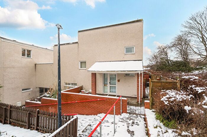 3 Bedroom Link Detached House For Sale In Lon Ceirios, Newtown, Powys, SY16