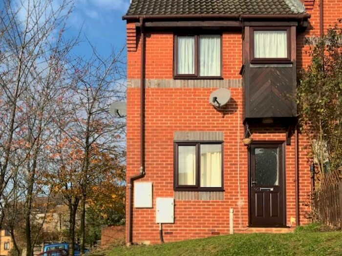 1 Bedroom Maisonette To Rent In Garratts Way, High Wycombe, HP13