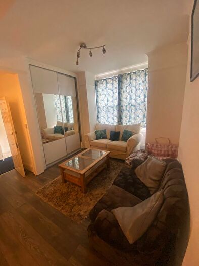 1 Bedroom Flat To Rent In Knollys Road, London, SW16