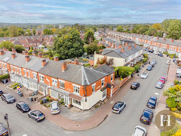 3 Bedroom End Of Terrace House For Sale In Earls Court Road, Birmingham, B17