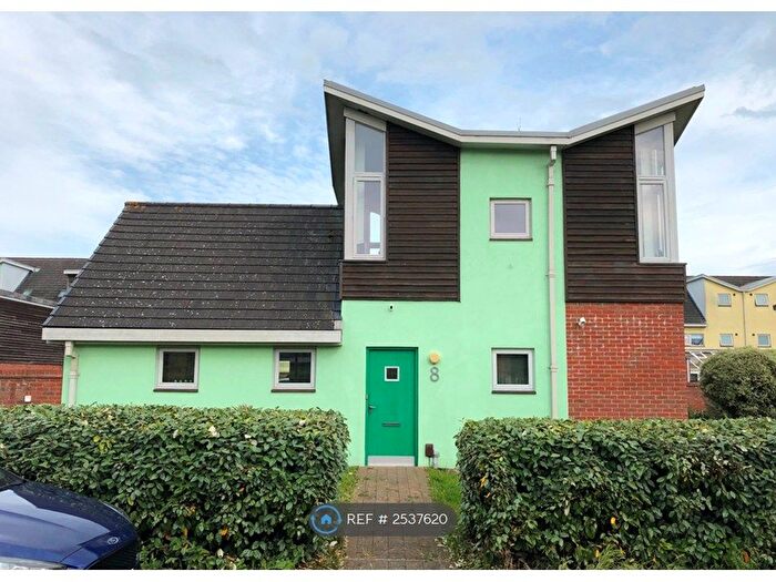 2 Bedroom Detached House To Rent In Deering Close, Chatham, Kent, ME4