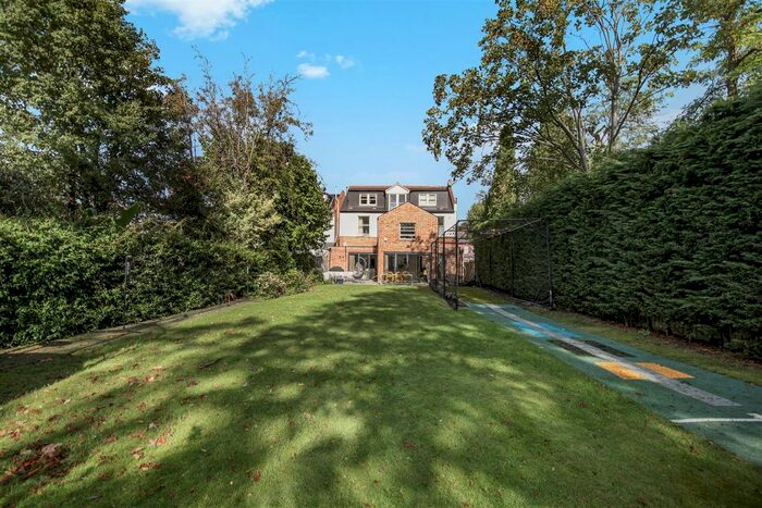 6 Bedroom Detached House To Rent In Walm Lane, London, NW2