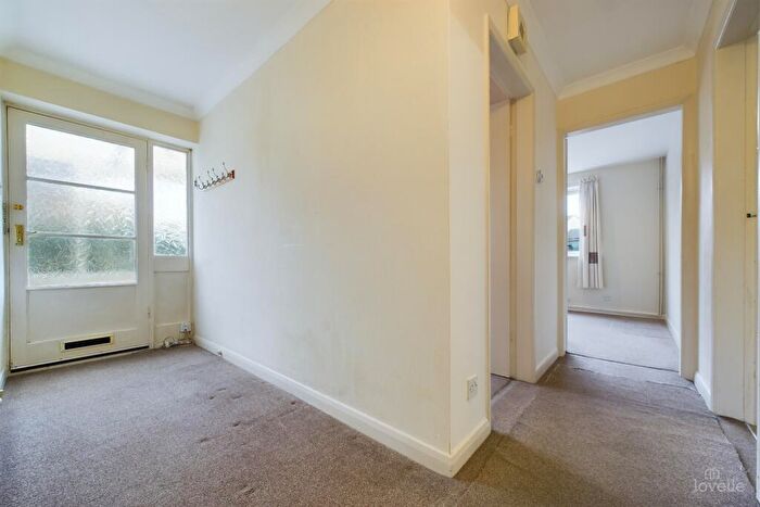 2 Bedroom Detached Bungalow For Sale In Barton Lane, Barrow-upon-Humber, North Lincolnshire, DN19