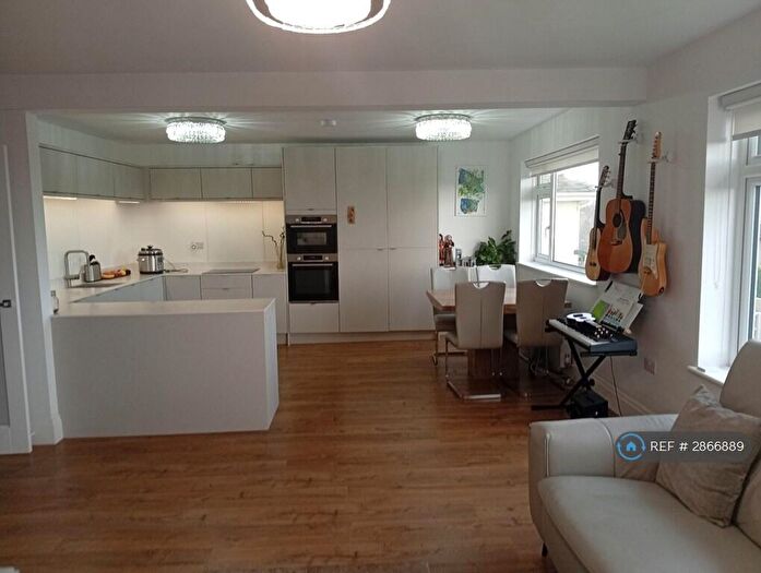 3 Bedroom Bungalow To Rent In Saltdean Drive, Brighton, BN2