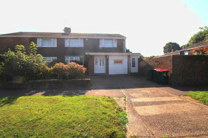 4 Bedroom House To Rent In Newmarket Road, Crawley, RH10