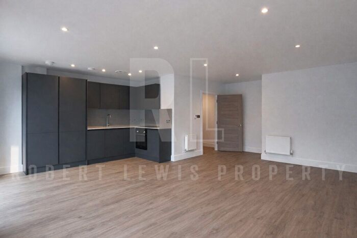 3 Bedroom Flat To Rent In Holden Road, London, N12