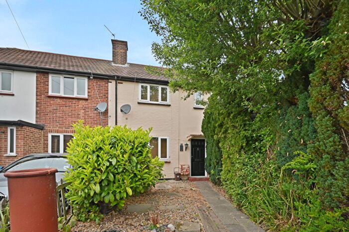 2 Bedroom Terraced House For Sale In Ridgeview Close, Barnet, EN5