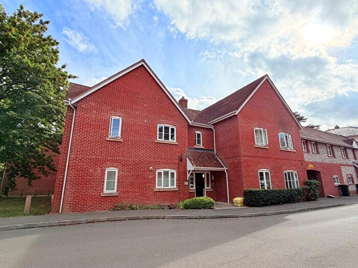 2 Bedroom Flat For Sale In Winton Close, Winchester, SO22