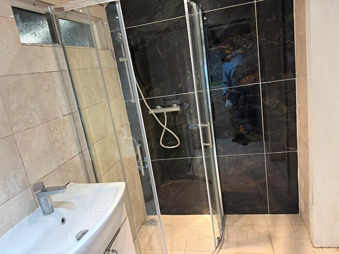 4 Bedroom Semi Detached House To Rent In Upton Road, Hounslow, TW3