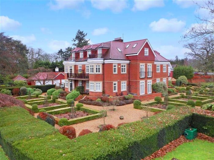 2 Bedroom Flat For Sale In Flanchford Road, Reigate, Surrey, RH2
