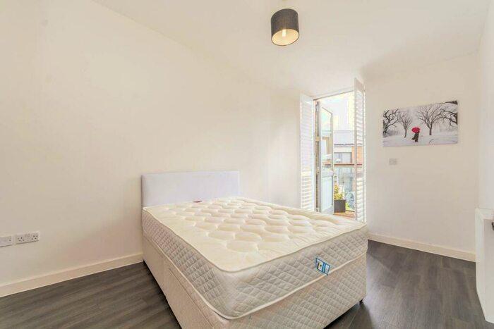 2 Bedroom Flat To Rent In William Congreve House, Islington, London, N1
