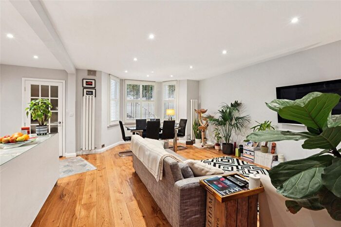 2 Bedroom Flat For Sale In Elsham Road, London, W14