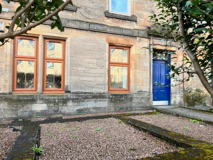 2 Bedroom Flat To Rent In A Union Street Stirling, FK8