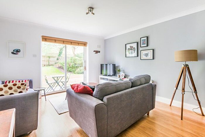 1 Bedroom Flat To Rent In Great Heathmead, Wilton House Great Heathmead, RH16