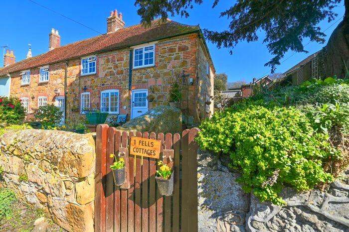 3 Bedroom End Of Terrace House For Sale In Farriers Way, Shorwell, Newport, PO30