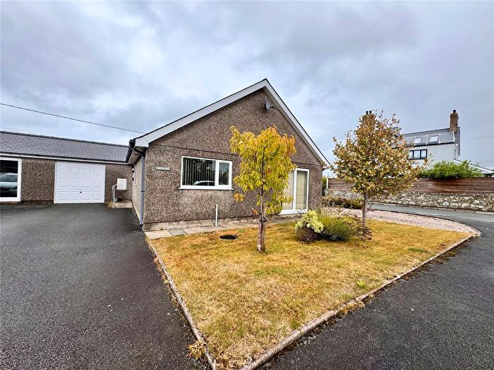 3 Bedroom Bungalow For Sale In Maes Terfyn, Morfa Nefyn, Pwllheli, Gwynedd, LL53