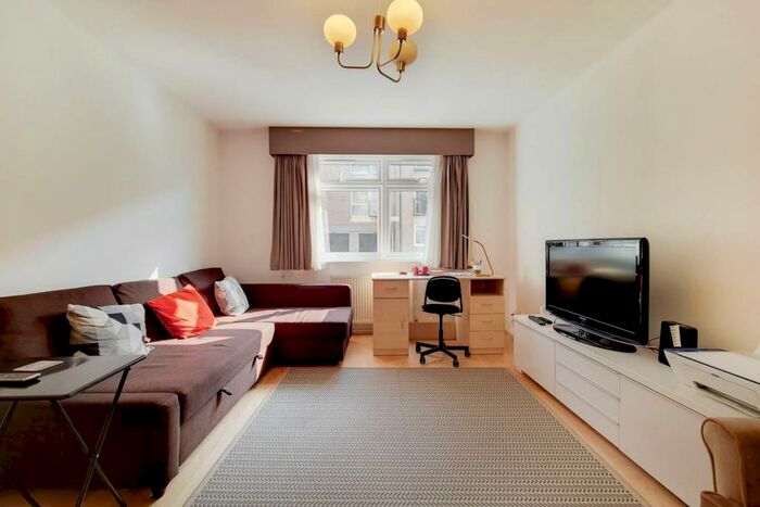 2 Bedroom Flat To Rent In Chester Close South, Regent's Park, London, NW1