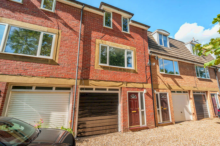 3 Bedroom Mews To Rent In Ray Lodge Mews, Maidenhead, SL6