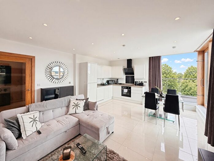 2 Bedroom Flat To Rent In High Street, Staines-Upon-Thames, TW18