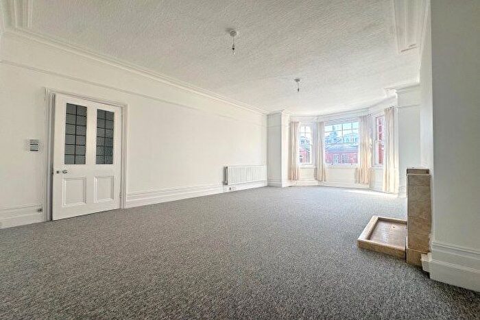 1 Bedroom Flat To Rent In Palmeira Avenue, Hove, BN3