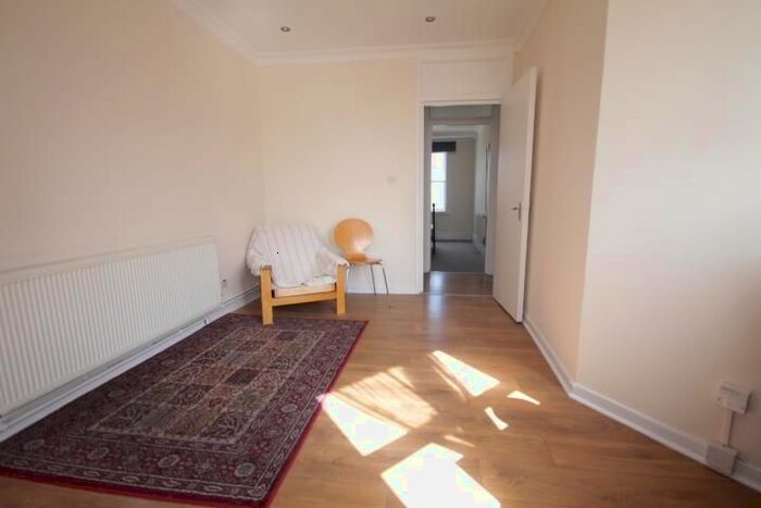 3 Bedroom Flat To Rent In Green Lanes, London, N16