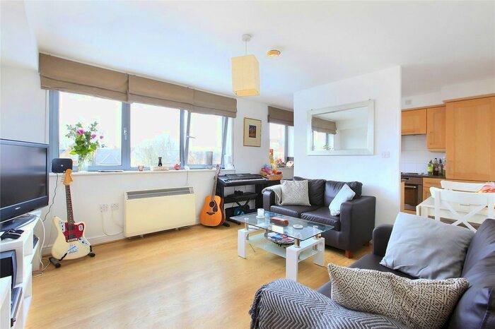 2 Bedroom Flat To Rent In Wallace Court, Balham High Road, SW17