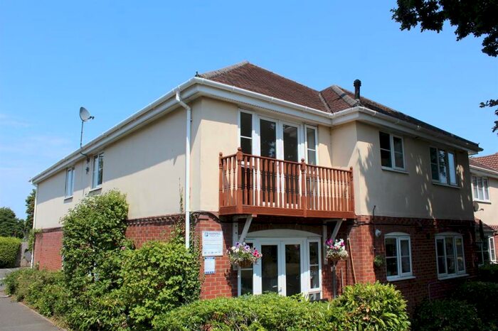 2 Bedroom Apartment To Rent In Wimborne Road, Bournemouth, BH10