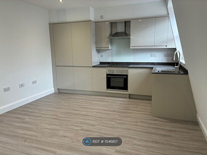 1 Bedroom Flat To Rent In Old London Rd, Kingston, KT2