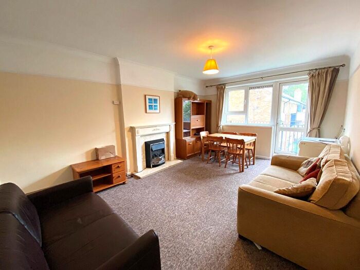 3 Bedroom Flat To Rent In South Street, PO5