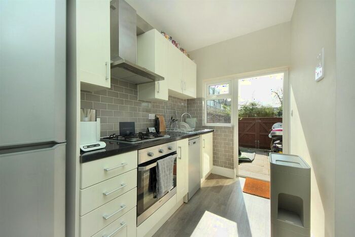 2 Bedroom Flat To Rent In Southfield Road, London, W4