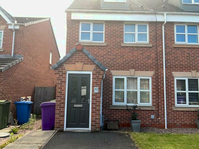 3 Bedroom House To Rent In Mystery Close, L15